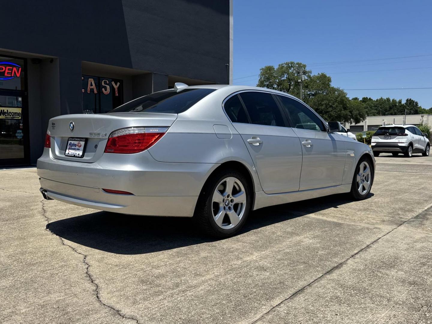 2008 Titanium Silver Metallic /Gray BMW 5 Series 4dr Sdn 535xi AWD (WBANV93548C) , Automatic transmission, located at 6904 Johnston St., Lafayette, LA, 70503, (337) 988-1960, 30.143589, -92.100601 - Photo#7