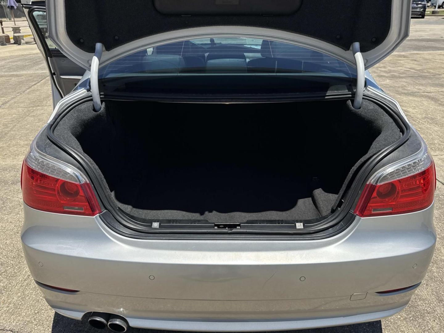 2008 Titanium Silver Metallic /Gray BMW 5 Series 4dr Sdn 535xi AWD (WBANV93548C) , Automatic transmission, located at 6904 Johnston St., Lafayette, LA, 70503, (337) 988-1960, 30.143589, -92.100601 - Photo#8