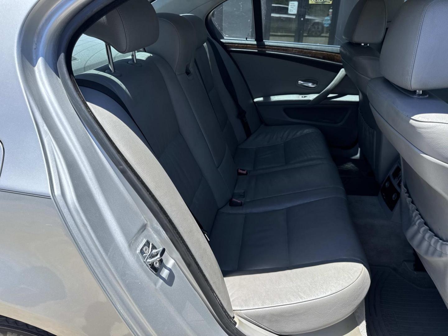 2008 Titanium Silver Metallic /Gray BMW 5 Series 4dr Sdn 535xi AWD (WBANV93548C) , Automatic transmission, located at 6904 Johnston St., Lafayette, LA, 70503, (337) 988-1960, 30.143589, -92.100601 - Photo#9