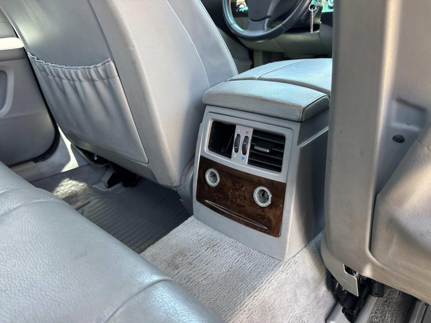 2008 Titanium Silver Metallic /Gray BMW 5 Series 4dr Sdn 535xi AWD (WBANV93548C) , Automatic transmission, located at 6904 Johnston St., Lafayette, LA, 70503, (337) 988-1960, 30.143589, -92.100601 - Photo#10