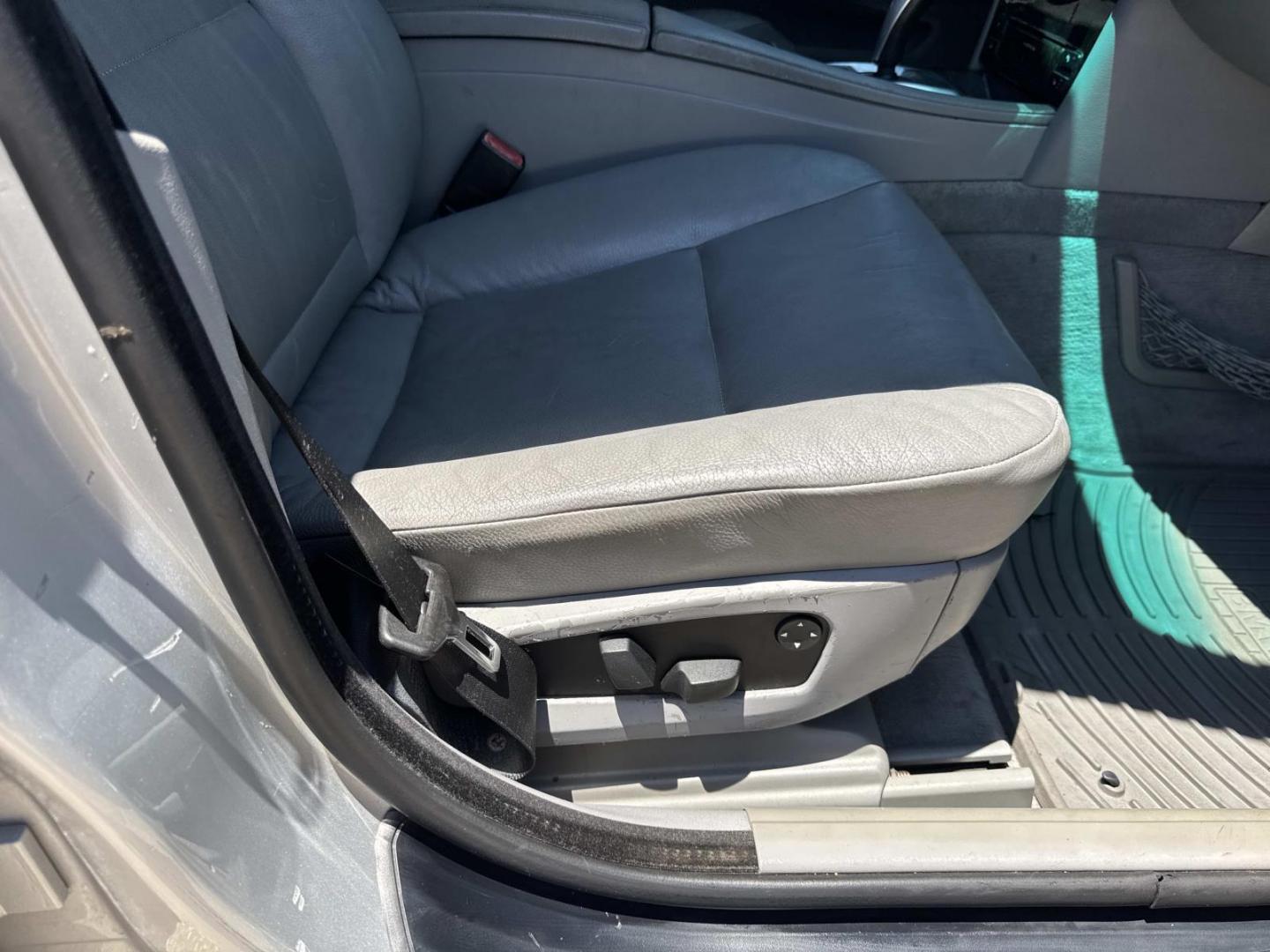 2008 Titanium Silver Metallic /Gray BMW 5 Series 4dr Sdn 535xi AWD (WBANV93548C) , Automatic transmission, located at 6904 Johnston St., Lafayette, LA, 70503, (337) 988-1960, 30.143589, -92.100601 - Photo#12