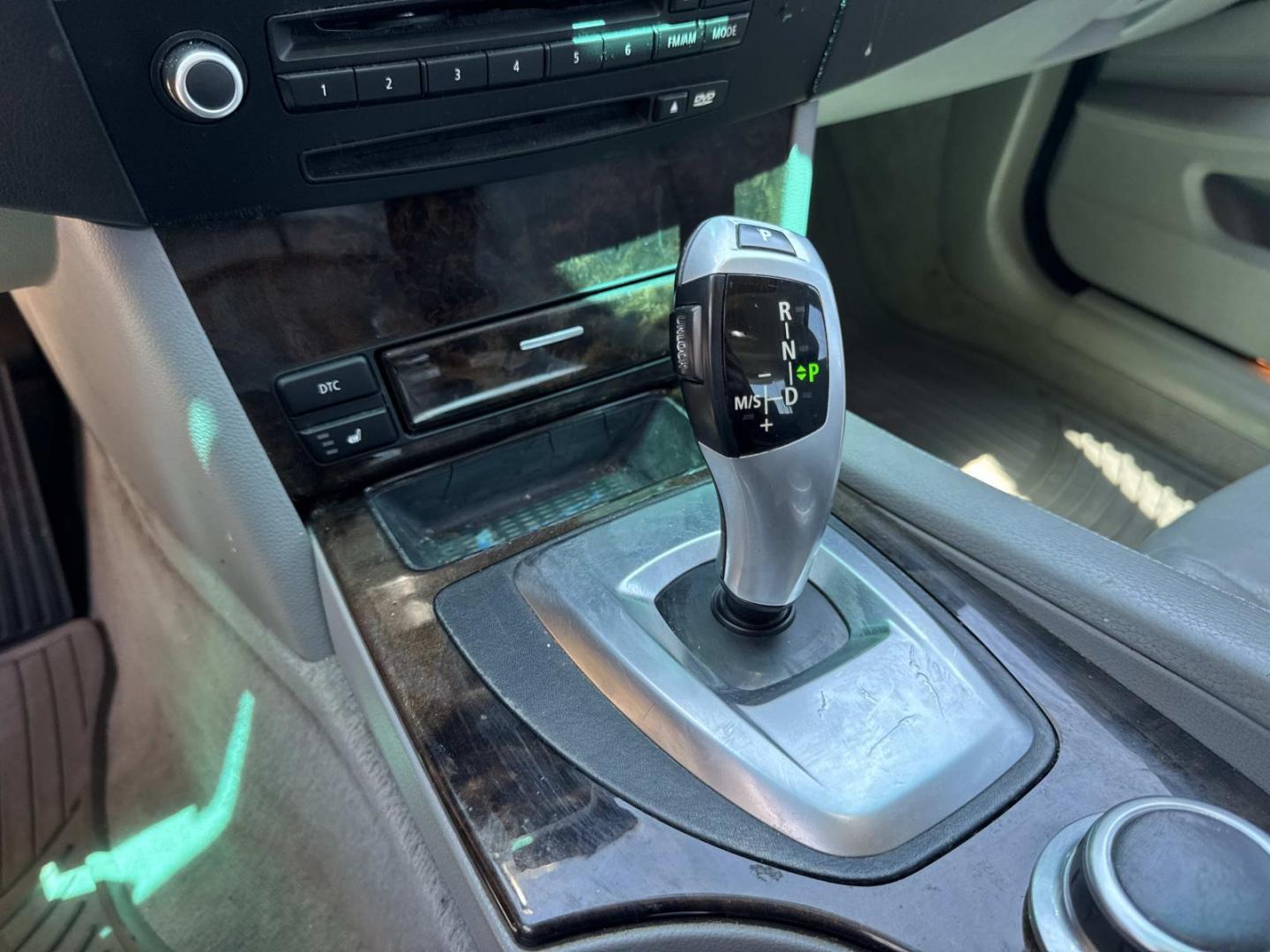 2008 Titanium Silver Metallic /Gray BMW 5 Series 4dr Sdn 535xi AWD (WBANV93548C) , Automatic transmission, located at 6904 Johnston St., Lafayette, LA, 70503, (337) 988-1960, 30.143589, -92.100601 - Photo#27