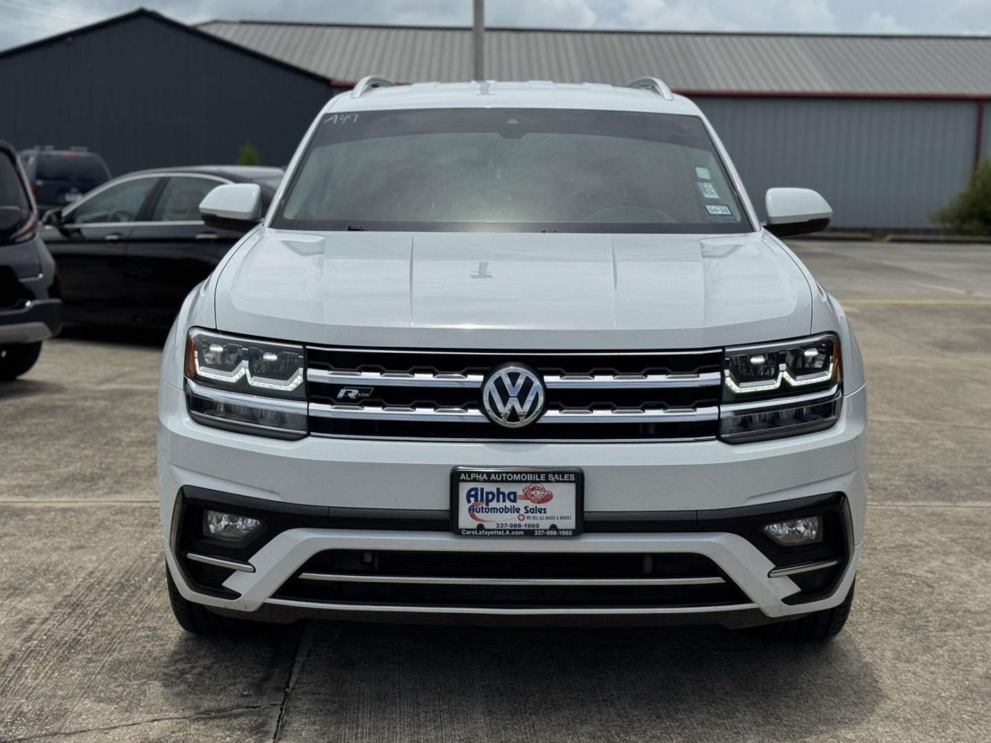 2019 White /Black Volkswagen Atlas 3.6L V6 SE w/Technology R-Line FWD (1V2YR2CA6KC) , Automatic transmission, located at 6904 Johnston St., Lafayette, LA, 70503, (337) 988-1960, 30.143589, -92.100601 - Photo#2