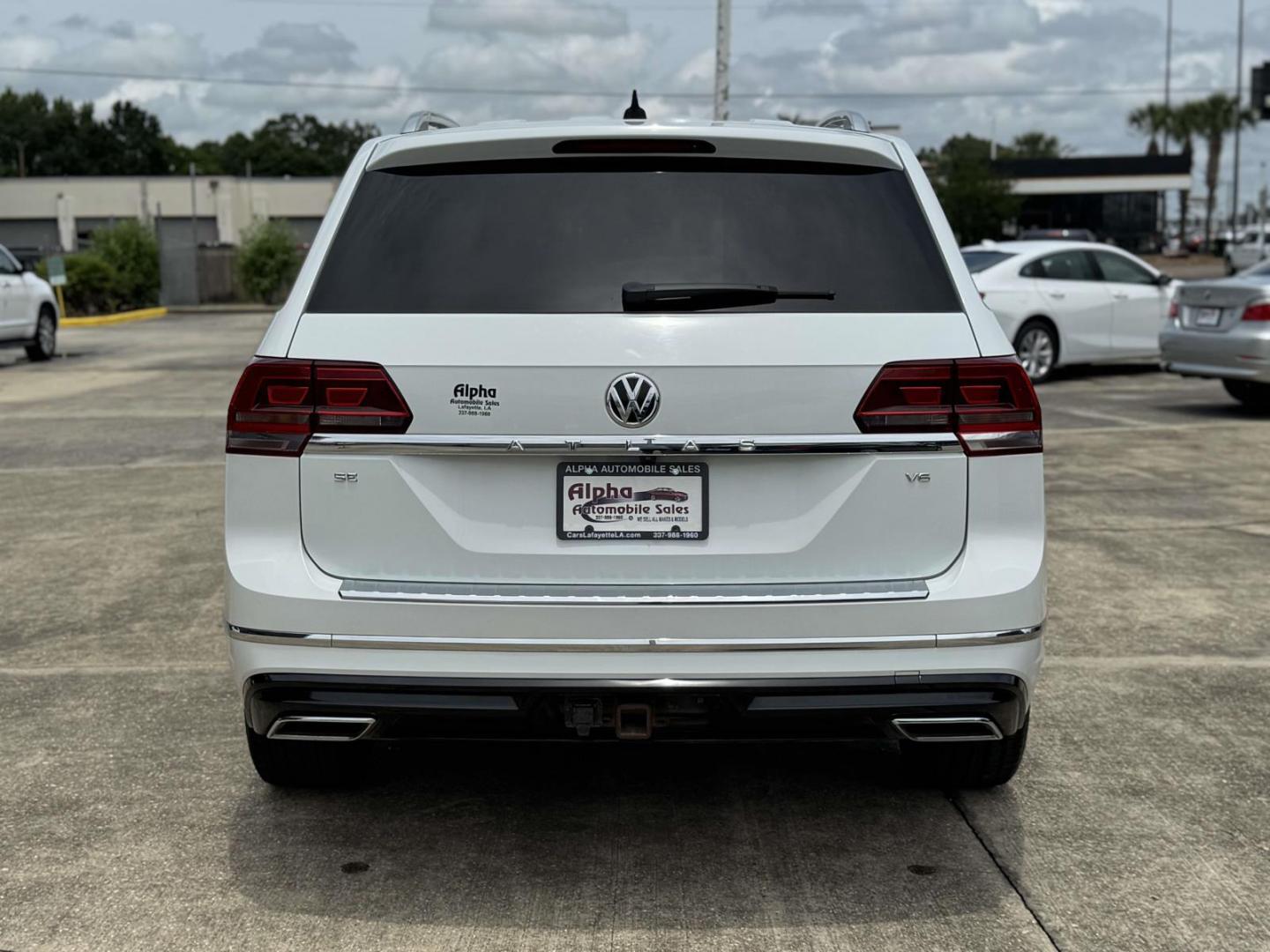 2019 White /Black Volkswagen Atlas 3.6L V6 SE w/Technology R-Line FWD (1V2YR2CA6KC) , Automatic transmission, located at 6904 Johnston St., Lafayette, LA, 70503, (337) 988-1960, 30.143589, -92.100601 - Photo#6