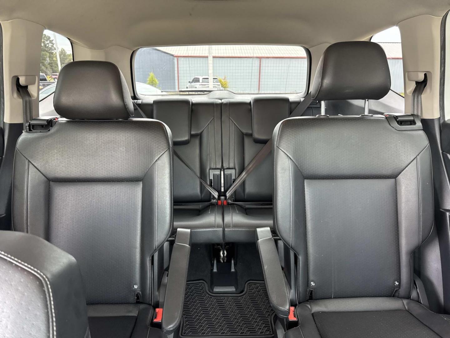 2019 White /Black Volkswagen Atlas 3.6L V6 SE w/Technology R-Line FWD (1V2YR2CA6KC) , Automatic transmission, located at 6904 Johnston St., Lafayette, LA, 70503, (337) 988-1960, 30.143589, -92.100601 - Photo#9