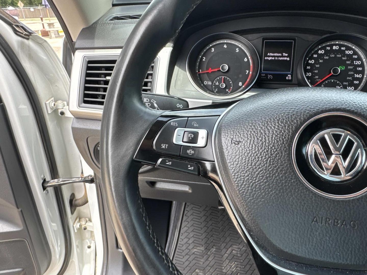 2019 White /Black Volkswagen Atlas 3.6L V6 SE w/Technology R-Line FWD (1V2YR2CA6KC) , Automatic transmission, located at 6904 Johnston St., Lafayette, LA, 70503, (337) 988-1960, 30.143589, -92.100601 - Photo#22
