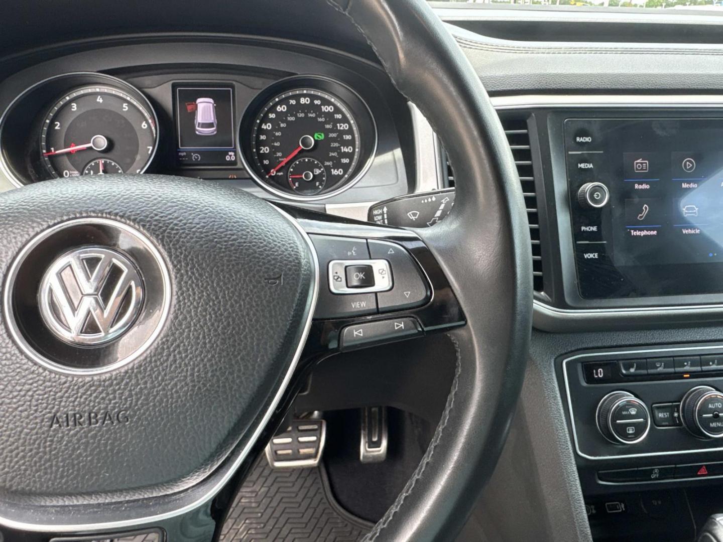 2019 White /Black Volkswagen Atlas 3.6L V6 SE w/Technology R-Line FWD (1V2YR2CA6KC) , Automatic transmission, located at 6904 Johnston St., Lafayette, LA, 70503, (337) 988-1960, 30.143589, -92.100601 - Photo#23