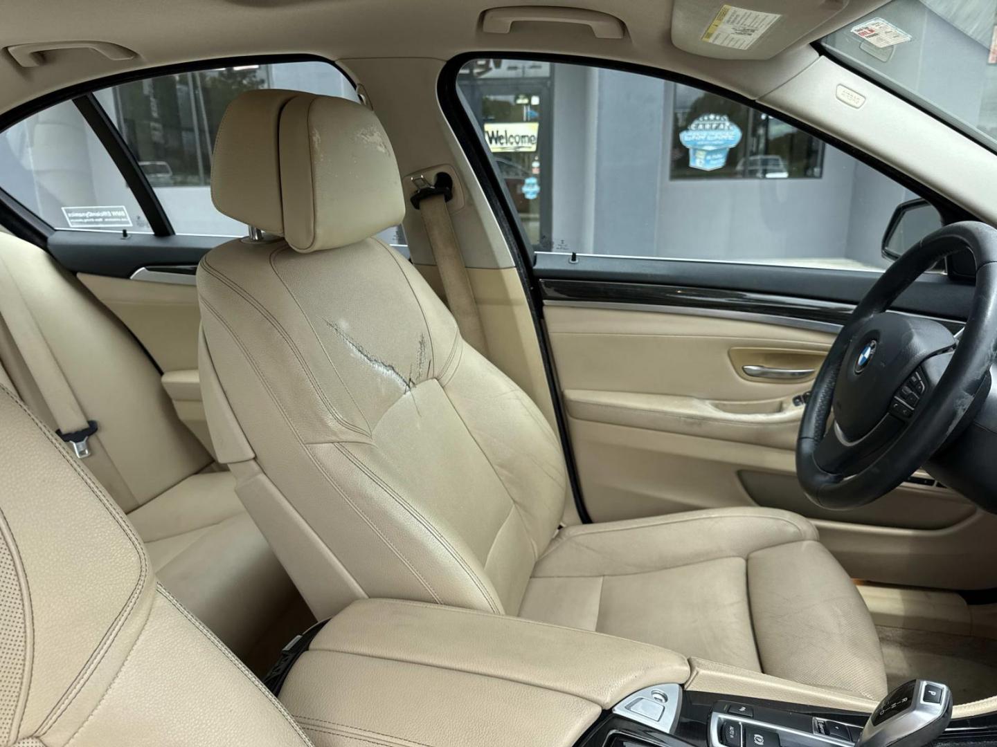2015 Black /Tan BMW 5 Series 4dr Sdn 528i RWD (WBA5A5C56FD) , Automatic transmission, located at 6904 Johnston St., Lafayette, LA, 70503, (337) 988-1960, 30.143589, -92.100601 - Photo#10