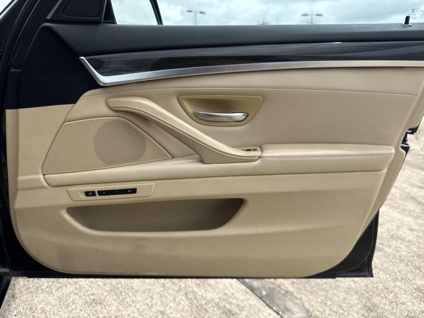 2015 Black /Tan BMW 5 Series 4dr Sdn 528i RWD (WBA5A5C56FD) , Automatic transmission, located at 6904 Johnston St., Lafayette, LA, 70503, (337) 988-1960, 30.143589, -92.100601 - Photo#13