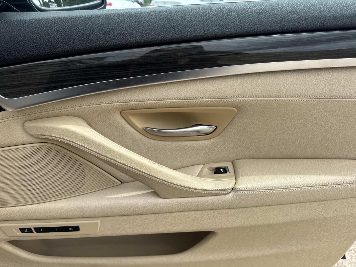 2015 Black /Tan BMW 5 Series 4dr Sdn 528i RWD (WBA5A5C56FD) , Automatic transmission, located at 6904 Johnston St., Lafayette, LA, 70503, (337) 988-1960, 30.143589, -92.100601 - Photo#14
