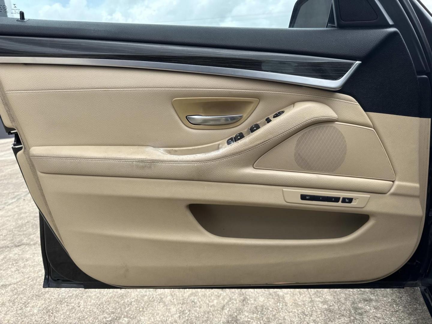 2015 Black /Tan BMW 5 Series 4dr Sdn 528i RWD (WBA5A5C56FD) , Automatic transmission, located at 6904 Johnston St., Lafayette, LA, 70503, (337) 988-1960, 30.143589, -92.100601 - Photo#18