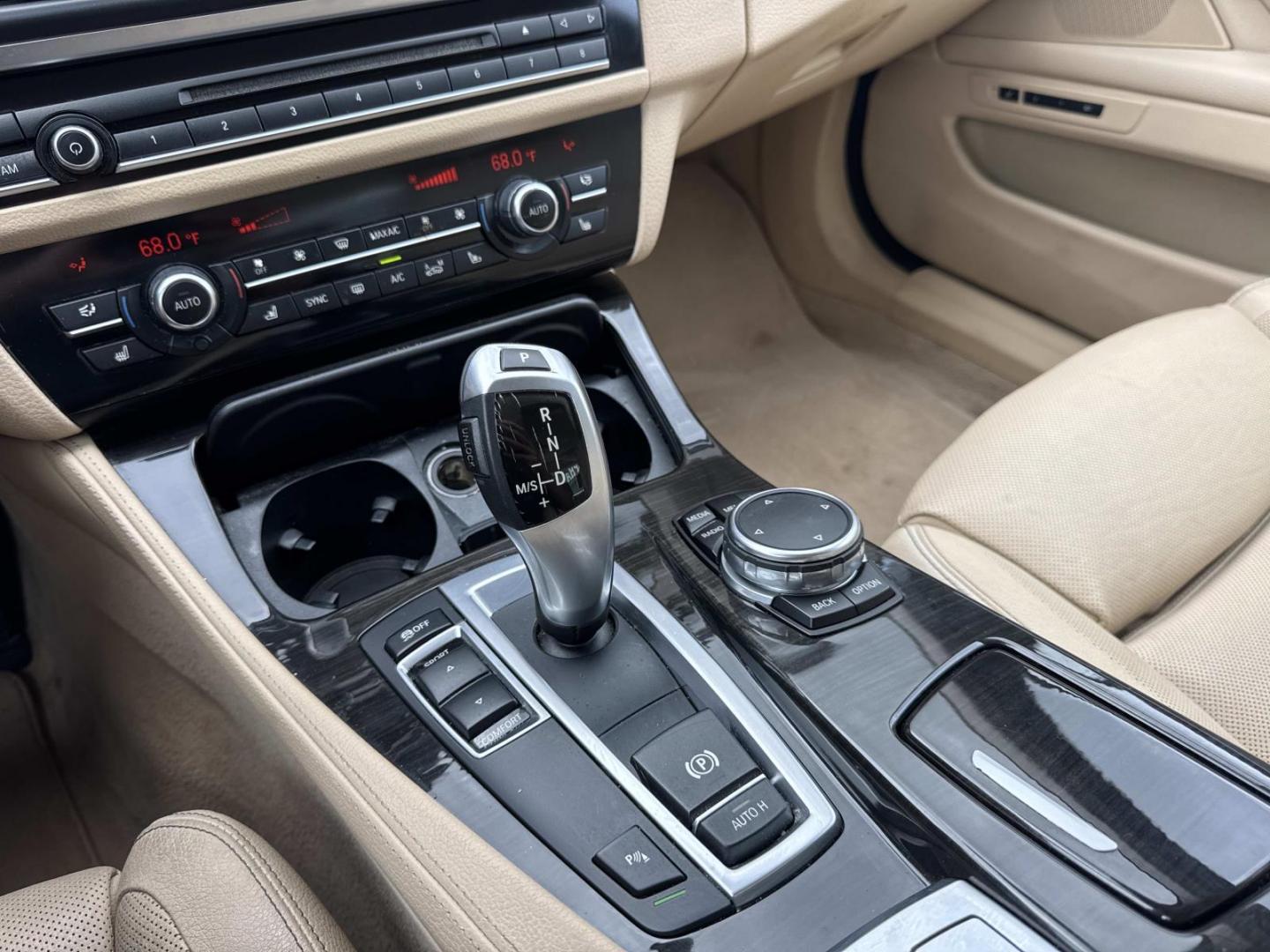 2015 Black /Tan BMW 5 Series 4dr Sdn 528i RWD (WBA5A5C56FD) , Automatic transmission, located at 6904 Johnston St., Lafayette, LA, 70503, (337) 988-1960, 30.143589, -92.100601 - Photo#26