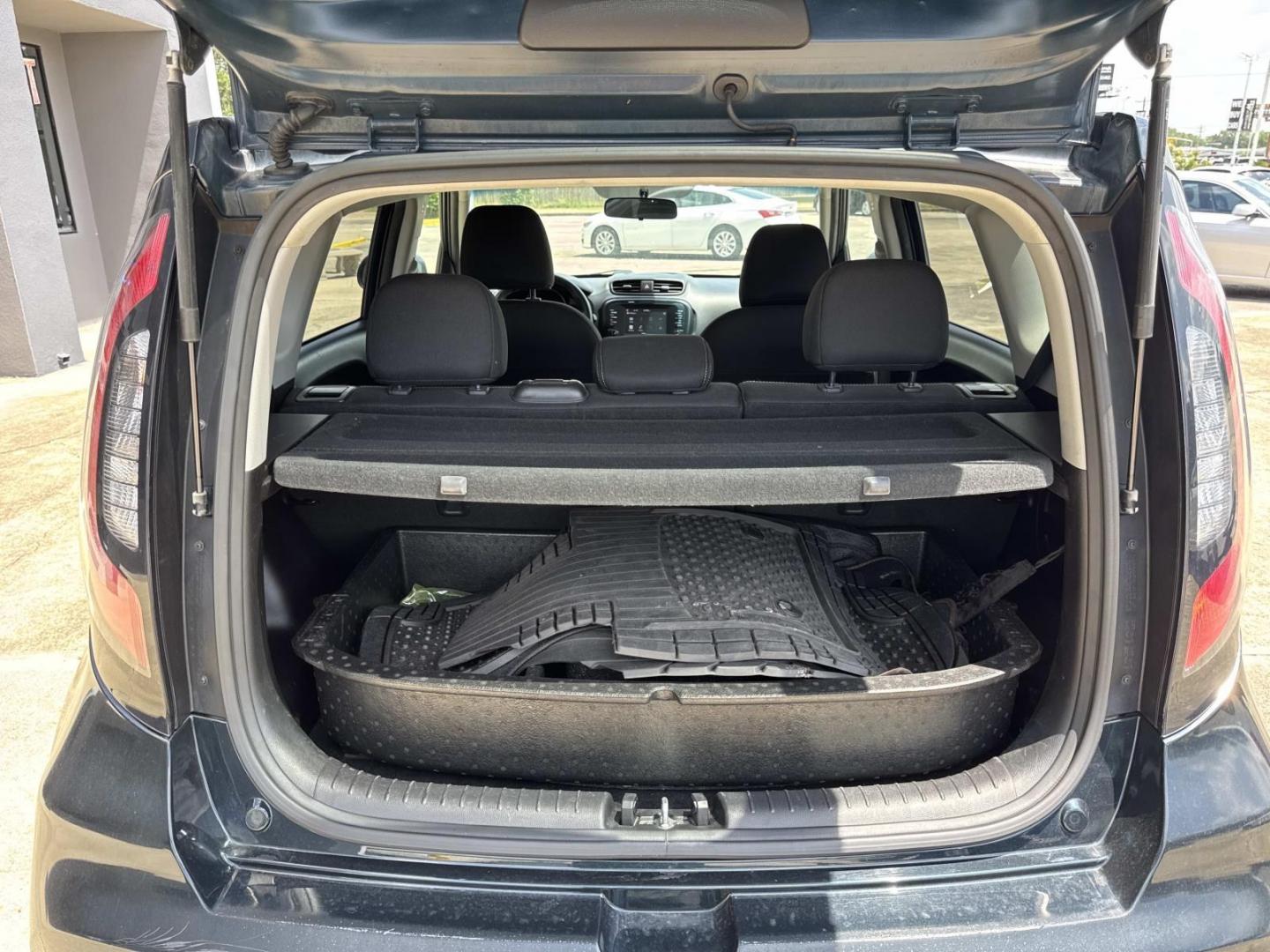2018 Blue /Black Kia Soul + Auto (KNDJP3A53J7) , Automatic transmission, located at 6904 Johnston St., Lafayette, LA, 70503, (337) 988-1960, 30.143589, -92.100601- Photo#8
