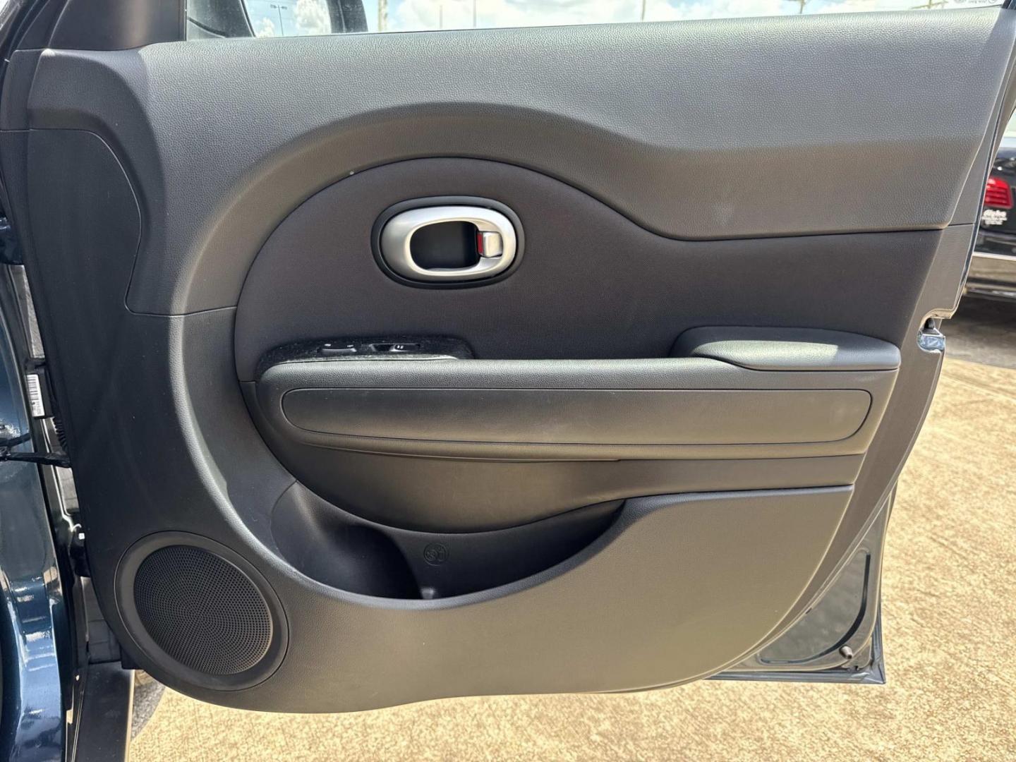 2018 Blue /Black Kia Soul + Auto (KNDJP3A53J7) , Automatic transmission, located at 6904 Johnston St., Lafayette, LA, 70503, (337) 988-1960, 30.143589, -92.100601- Photo#13