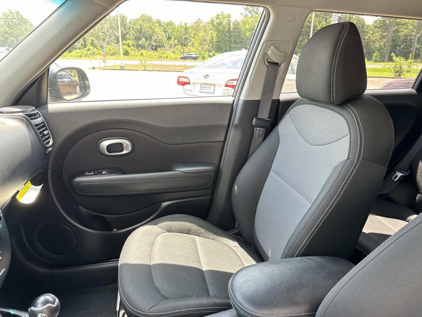 2018 Blue /Black Kia Soul + Auto (KNDJP3A53J7) , Automatic transmission, located at 6904 Johnston St., Lafayette, LA, 70503, (337) 988-1960, 30.143589, -92.100601- Photo#15