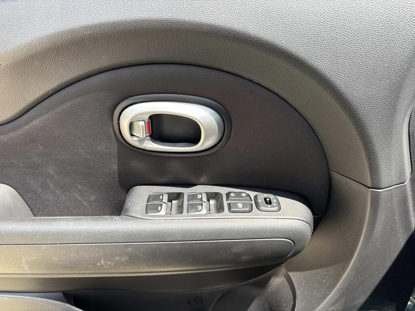 2018 Blue /Black Kia Soul + Auto (KNDJP3A53J7) , Automatic transmission, located at 6904 Johnston St., Lafayette, LA, 70503, (337) 988-1960, 30.143589, -92.100601- Photo#19