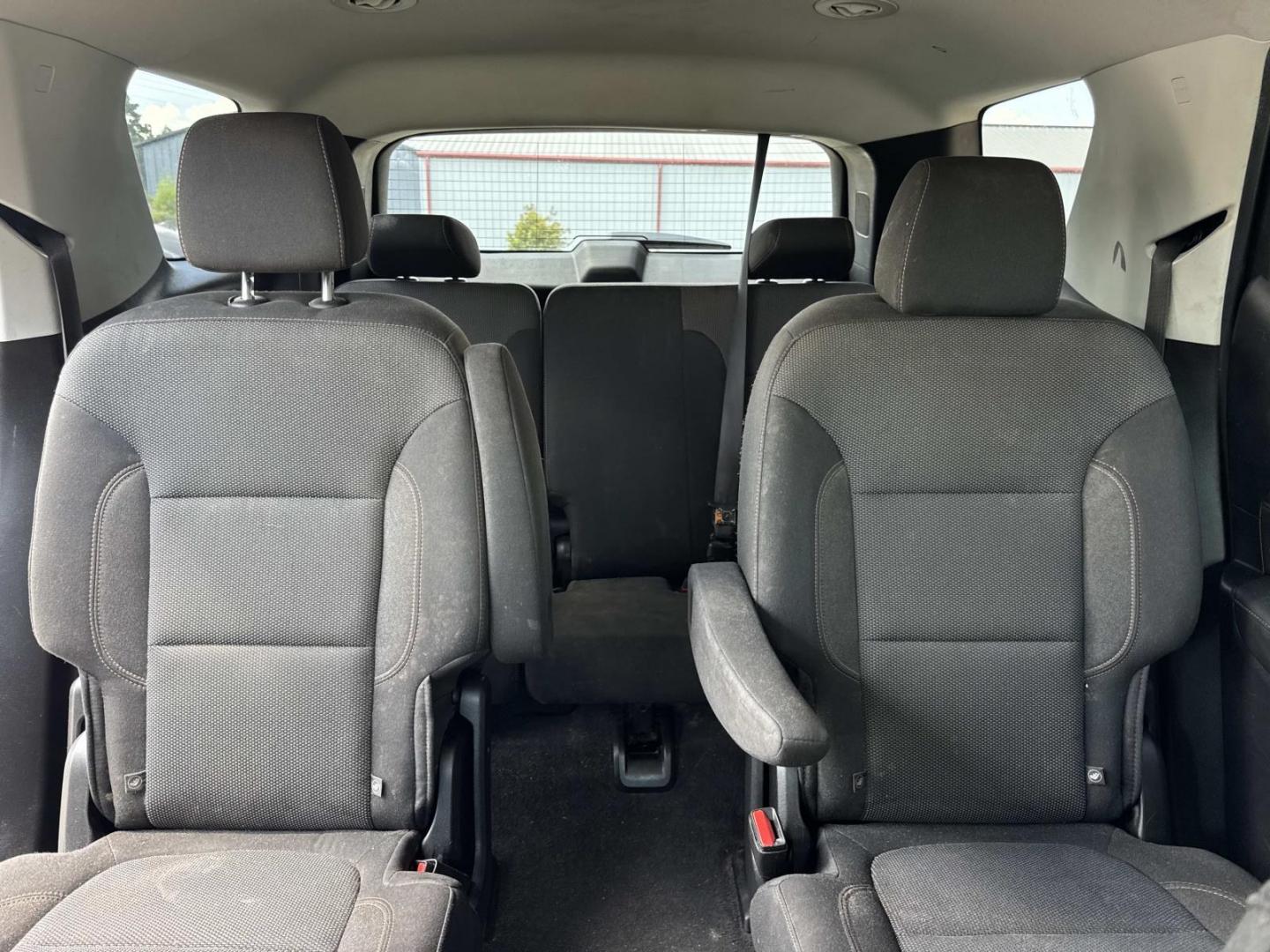 2020 Silver /Jet Black Chevrolet Traverse FWD 4dr LT Cloth w/1LT (1GNERGKW8LJ) , Automatic transmission, located at 6904 Johnston St., Lafayette, LA, 70503, (337) 988-1960, 30.143589, -92.100601- Photo#9