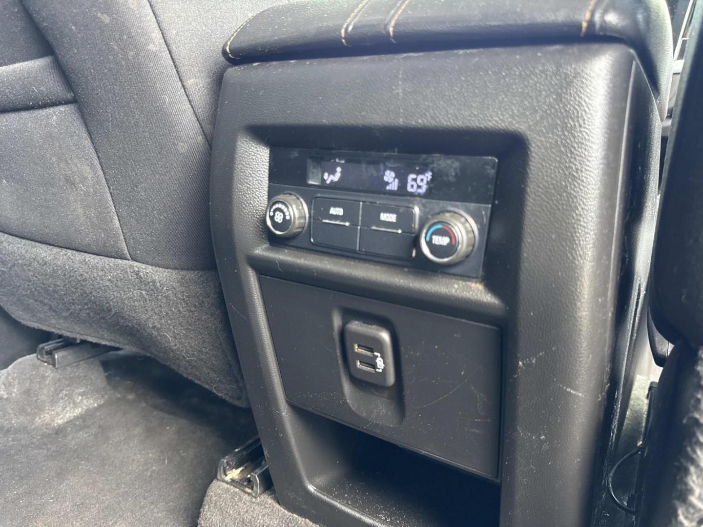 2020 Silver /Jet Black Chevrolet Traverse FWD 4dr LT Cloth w/1LT (1GNERGKW8LJ) , Automatic transmission, located at 6904 Johnston St., Lafayette, LA, 70503, (337) 988-1960, 30.143589, -92.100601- Photo#10