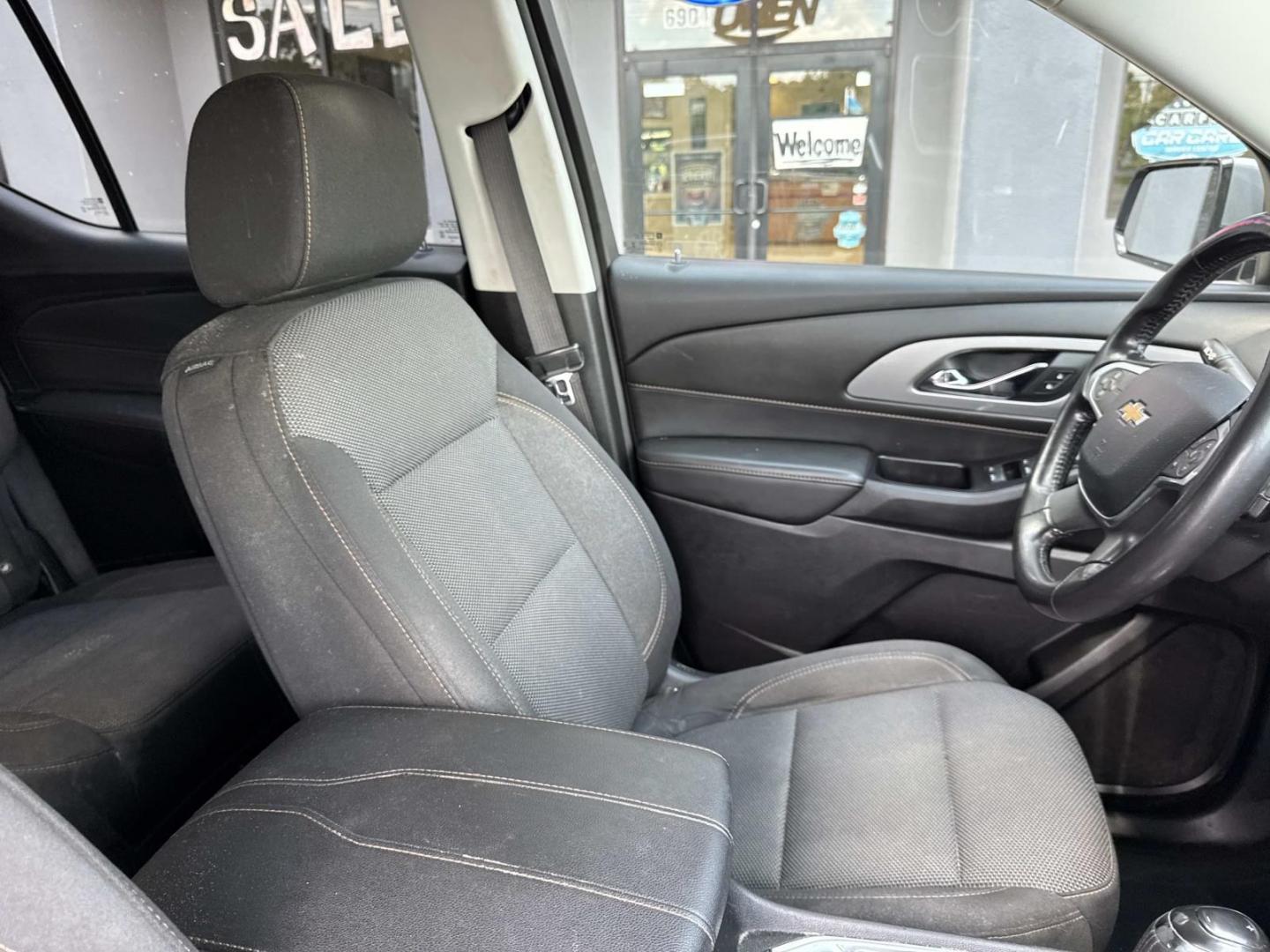 2020 Silver /Jet Black Chevrolet Traverse FWD 4dr LT Cloth w/1LT (1GNERGKW8LJ) , Automatic transmission, located at 6904 Johnston St., Lafayette, LA, 70503, (337) 988-1960, 30.143589, -92.100601- Photo#11