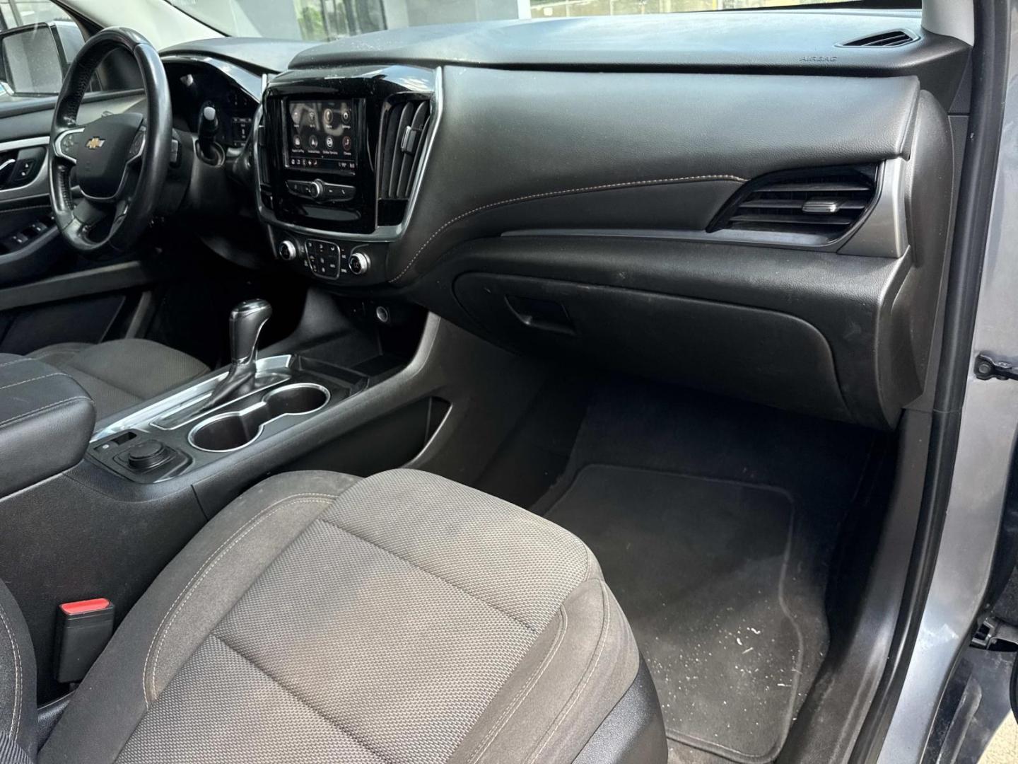 2020 Silver /Jet Black Chevrolet Traverse FWD 4dr LT Cloth w/1LT (1GNERGKW8LJ) , Automatic transmission, located at 6904 Johnston St., Lafayette, LA, 70503, (337) 988-1960, 30.143589, -92.100601- Photo#13