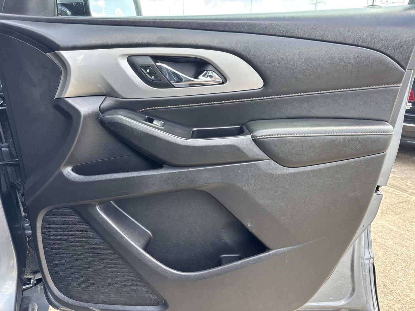 2020 Silver /Jet Black Chevrolet Traverse FWD 4dr LT Cloth w/1LT (1GNERGKW8LJ) , Automatic transmission, located at 6904 Johnston St., Lafayette, LA, 70503, (337) 988-1960, 30.143589, -92.100601- Photo#14