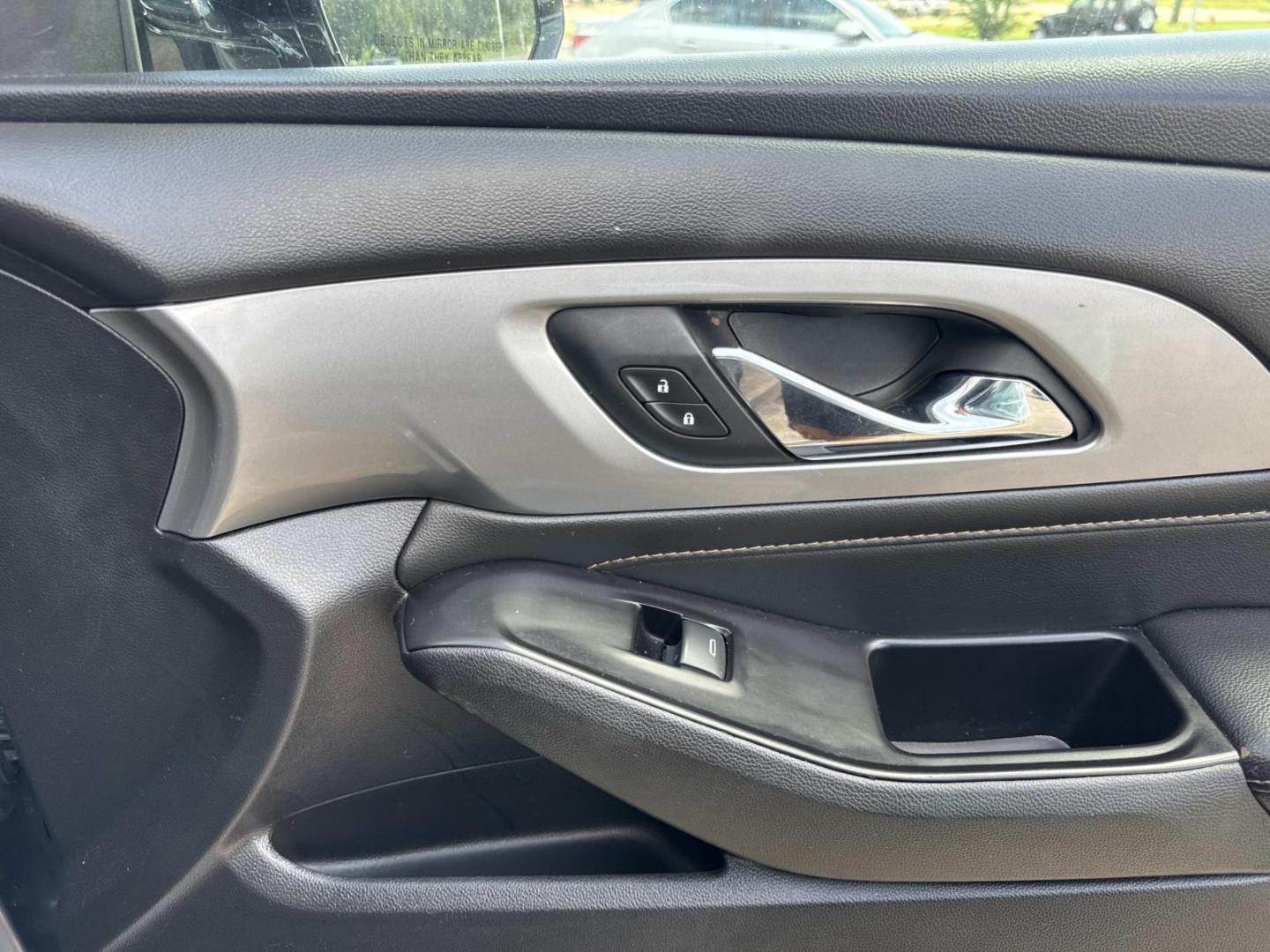2020 Silver /Jet Black Chevrolet Traverse FWD 4dr LT Cloth w/1LT (1GNERGKW8LJ) , Automatic transmission, located at 6904 Johnston St., Lafayette, LA, 70503, (337) 988-1960, 30.143589, -92.100601- Photo#15