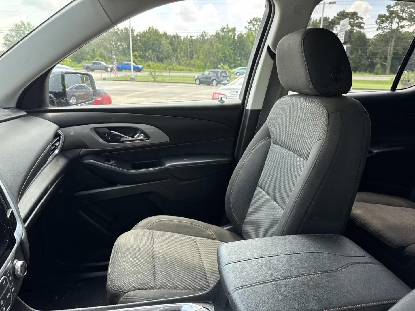 2020 Silver /Jet Black Chevrolet Traverse FWD 4dr LT Cloth w/1LT (1GNERGKW8LJ) , Automatic transmission, located at 6904 Johnston St., Lafayette, LA, 70503, (337) 988-1960, 30.143589, -92.100601- Photo#16