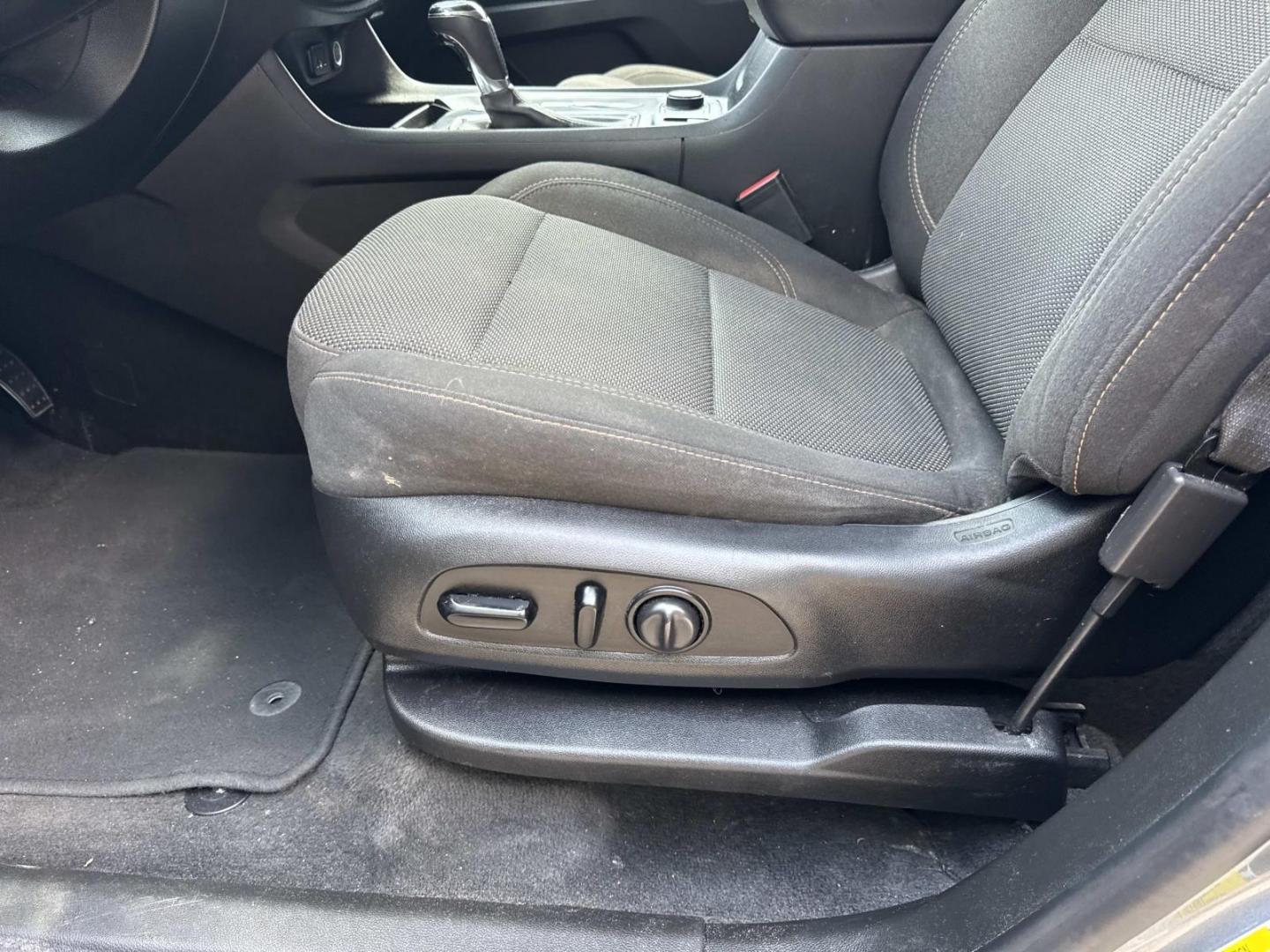 2020 Silver /Jet Black Chevrolet Traverse FWD 4dr LT Cloth w/1LT (1GNERGKW8LJ) , Automatic transmission, located at 6904 Johnston St., Lafayette, LA, 70503, (337) 988-1960, 30.143589, -92.100601- Photo#17