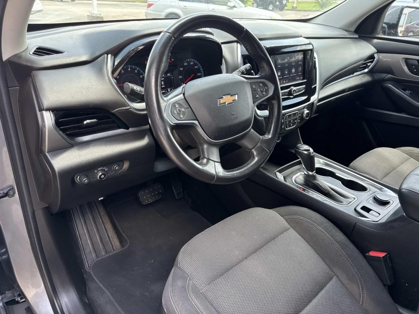 2020 Silver /Jet Black Chevrolet Traverse FWD 4dr LT Cloth w/1LT (1GNERGKW8LJ) , Automatic transmission, located at 6904 Johnston St., Lafayette, LA, 70503, (337) 988-1960, 30.143589, -92.100601- Photo#18