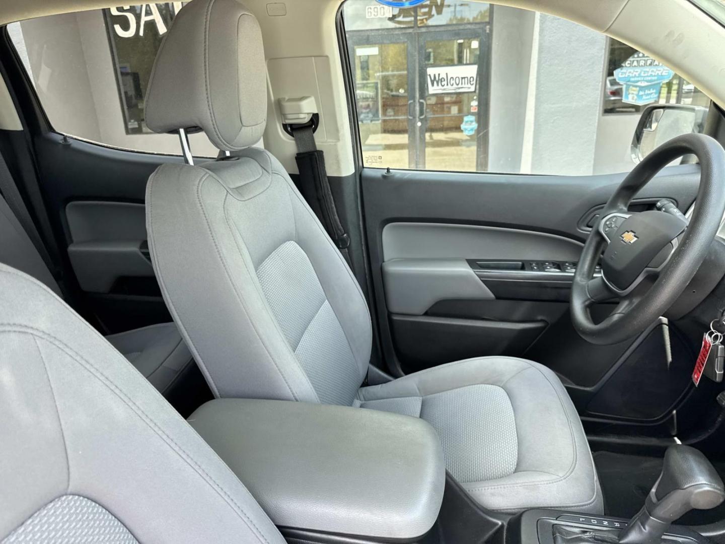 2020 Gray /Gray Chevrolet Colorado 2WD Crew Cab 128 Work Truck (1GCGSBEA5L1) , Automatic transmission, located at 6904 Johnston St., Lafayette, LA, 70503, (337) 988-1960, 30.143589, -92.100601- Photo#10