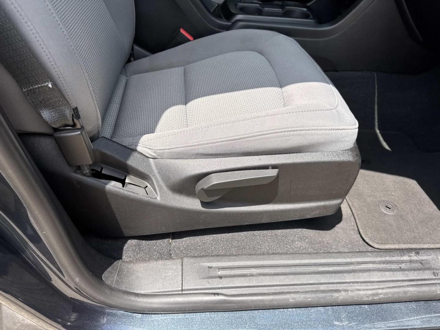 2020 Gray /Gray Chevrolet Colorado 2WD Crew Cab 128 Work Truck (1GCGSBEA5L1) , Automatic transmission, located at 6904 Johnston St., Lafayette, LA, 70503, (337) 988-1960, 30.143589, -92.100601- Photo#11