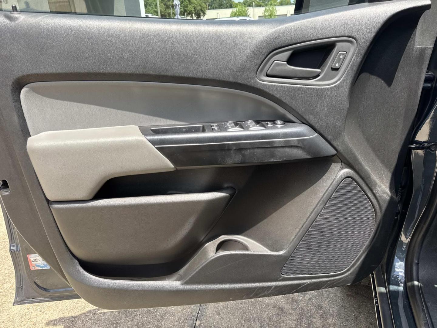 2020 Gray /Gray Chevrolet Colorado 2WD Crew Cab 128 Work Truck (1GCGSBEA5L1) , Automatic transmission, located at 6904 Johnston St., Lafayette, LA, 70503, (337) 988-1960, 30.143589, -92.100601- Photo#18