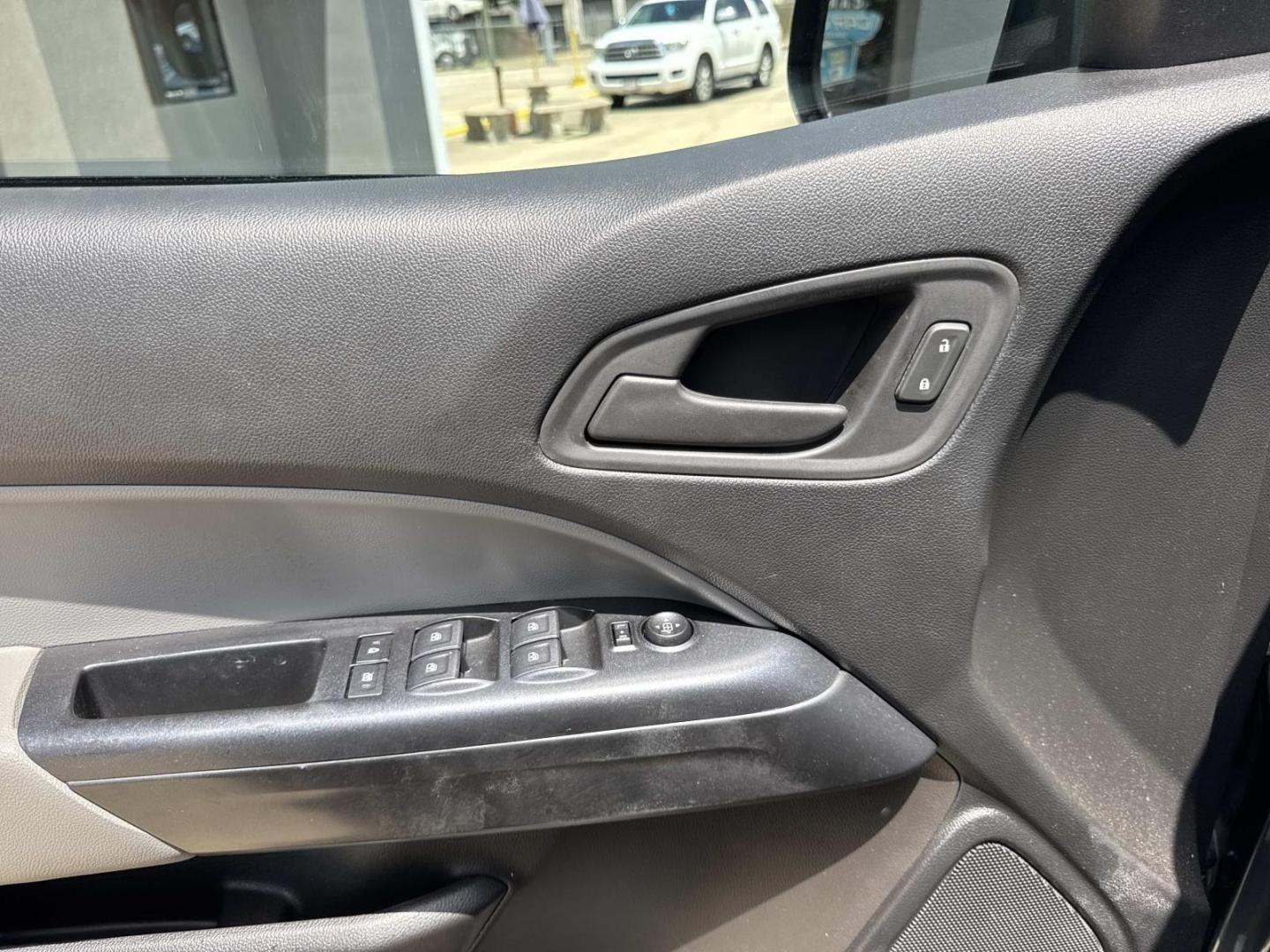 2020 Gray /Gray Chevrolet Colorado 2WD Crew Cab 128 Work Truck (1GCGSBEA5L1) , Automatic transmission, located at 6904 Johnston St., Lafayette, LA, 70503, (337) 988-1960, 30.143589, -92.100601- Photo#19