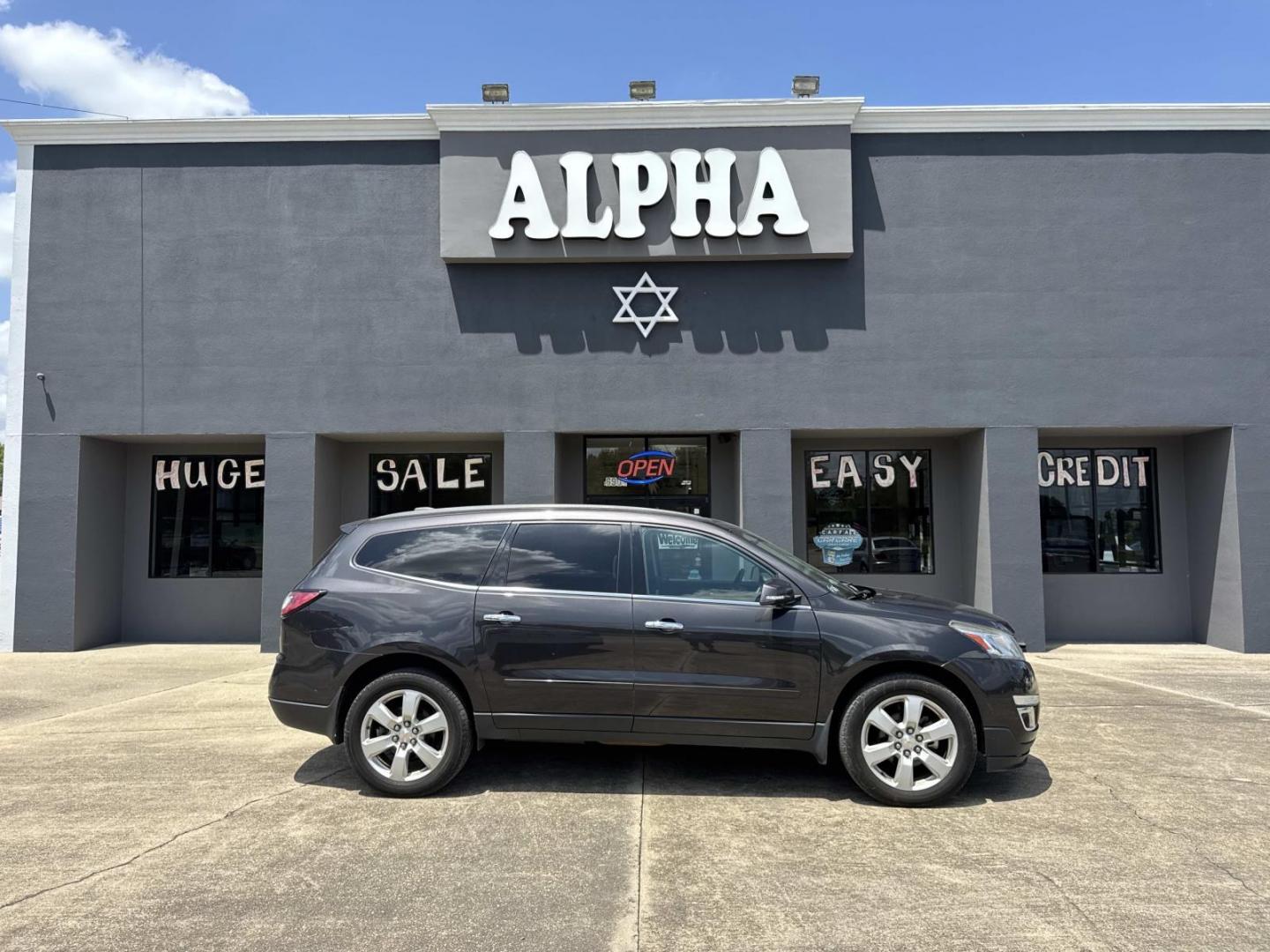 2016 Gray /Gray Chevrolet Traverse FWD 4dr LT w/1LT (1GNKRGKDXGJ) , Automatic transmission, located at 6904 Johnston St., Lafayette, LA, 70503, (337) 988-1960, 30.143589, -92.100601- Photo#0