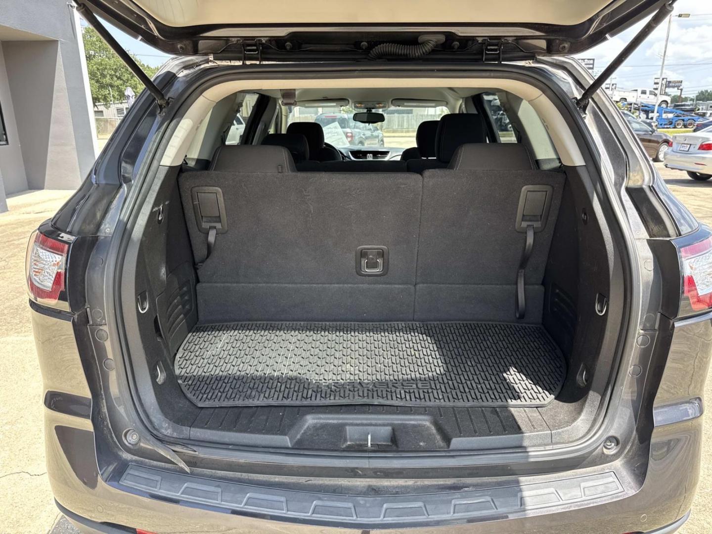 2016 Gray /Gray Chevrolet Traverse FWD 4dr LT w/1LT (1GNKRGKDXGJ) , Automatic transmission, located at 6904 Johnston St., Lafayette, LA, 70503, (337) 988-1960, 30.143589, -92.100601- Photo#8
