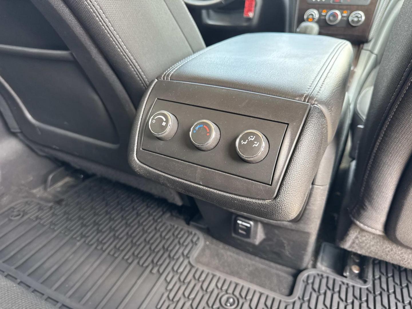 2016 Gray /Gray Chevrolet Traverse FWD 4dr LT w/1LT (1GNKRGKDXGJ) , Automatic transmission, located at 6904 Johnston St., Lafayette, LA, 70503, (337) 988-1960, 30.143589, -92.100601- Photo#10