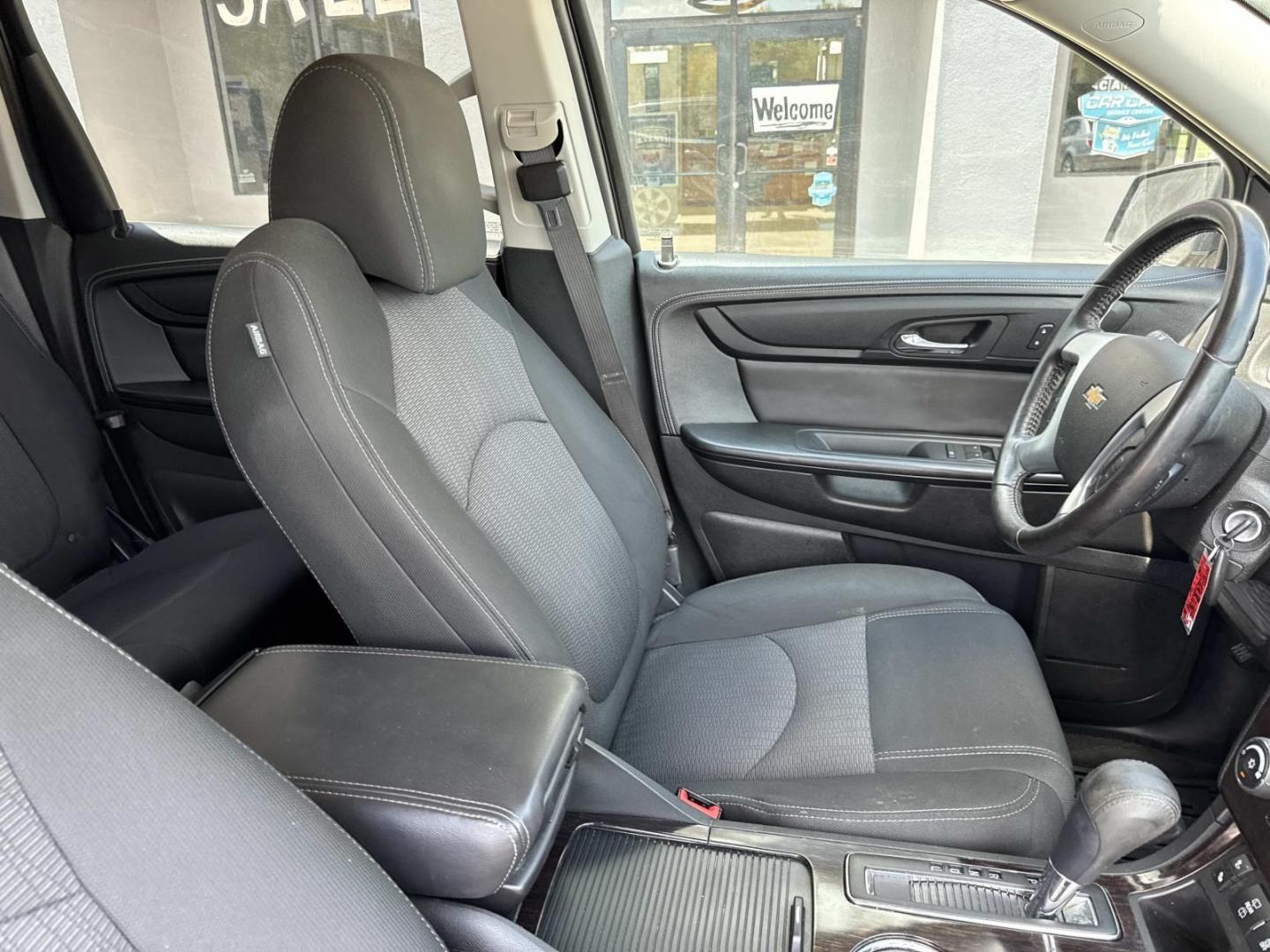 2016 Gray /Gray Chevrolet Traverse FWD 4dr LT w/1LT (1GNKRGKDXGJ) , Automatic transmission, located at 6904 Johnston St., Lafayette, LA, 70503, (337) 988-1960, 30.143589, -92.100601- Photo#12