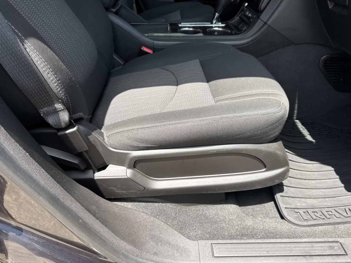 2016 Gray /Gray Chevrolet Traverse FWD 4dr LT w/1LT (1GNKRGKDXGJ) , Automatic transmission, located at 6904 Johnston St., Lafayette, LA, 70503, (337) 988-1960, 30.143589, -92.100601- Photo#13