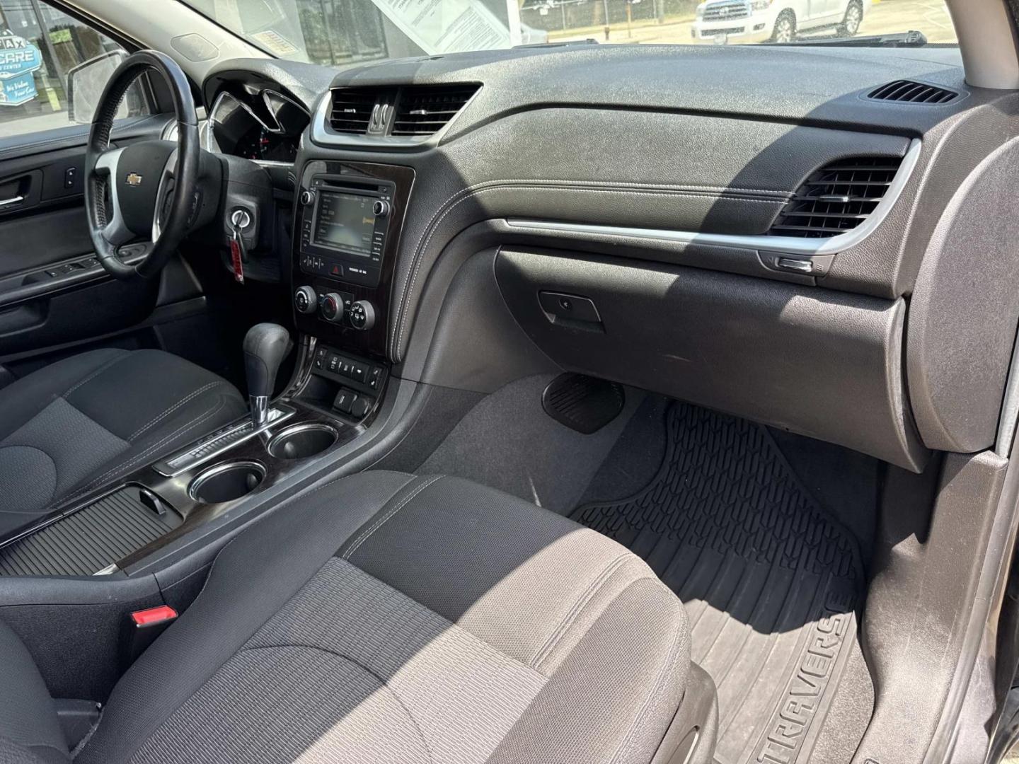 2016 Gray /Gray Chevrolet Traverse FWD 4dr LT w/1LT (1GNKRGKDXGJ) , Automatic transmission, located at 6904 Johnston St., Lafayette, LA, 70503, (337) 988-1960, 30.143589, -92.100601- Photo#14