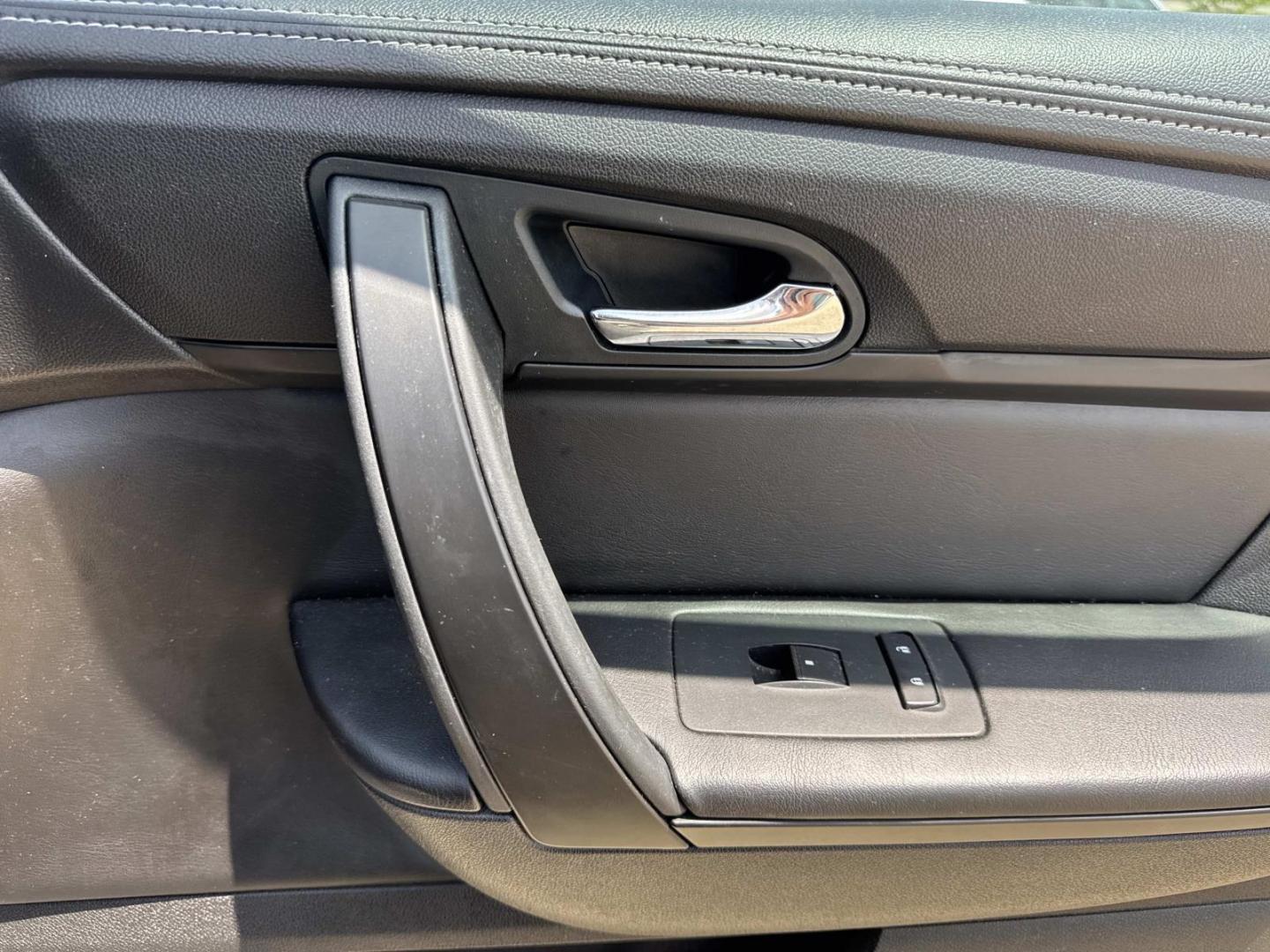2016 Gray /Gray Chevrolet Traverse FWD 4dr LT w/1LT (1GNKRGKDXGJ) , Automatic transmission, located at 6904 Johnston St., Lafayette, LA, 70503, (337) 988-1960, 30.143589, -92.100601- Photo#16