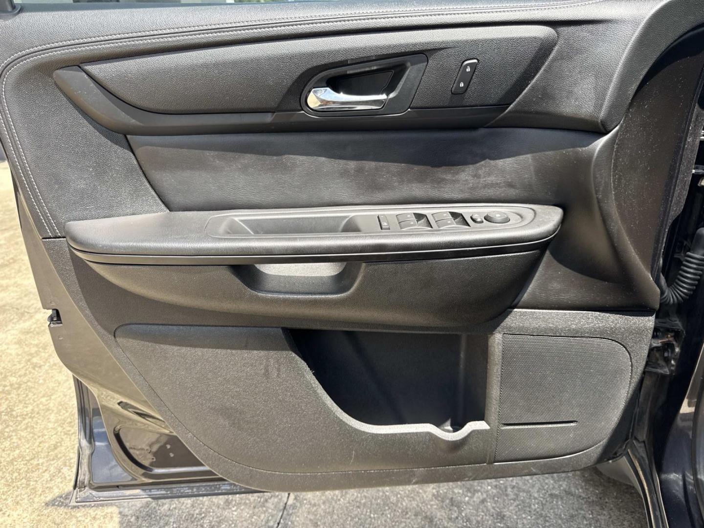 2016 Gray /Gray Chevrolet Traverse FWD 4dr LT w/1LT (1GNKRGKDXGJ) , Automatic transmission, located at 6904 Johnston St., Lafayette, LA, 70503, (337) 988-1960, 30.143589, -92.100601- Photo#20