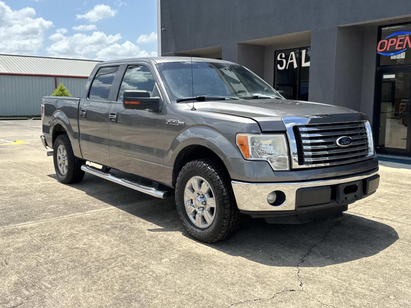 2012 Gray /Steel Gray Ford F-150 2WD SuperCrew 145 XL (1FTEW1CM3CF) , Automatic transmission, located at 6904 Johnston St., Lafayette, LA, 70503, (337) 988-1960, 30.143589, -92.100601- Photo#1