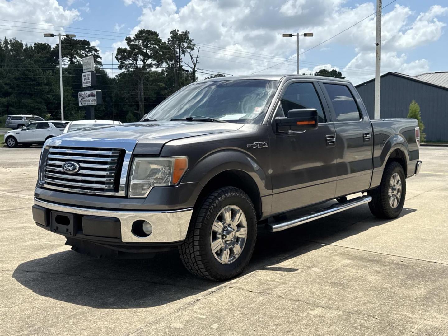 2012 Gray /Steel Gray Ford F-150 2WD SuperCrew 145 XL (1FTEW1CM3CF) , Automatic transmission, located at 6904 Johnston St., Lafayette, LA, 70503, (337) 988-1960, 30.143589, -92.100601- Photo#3