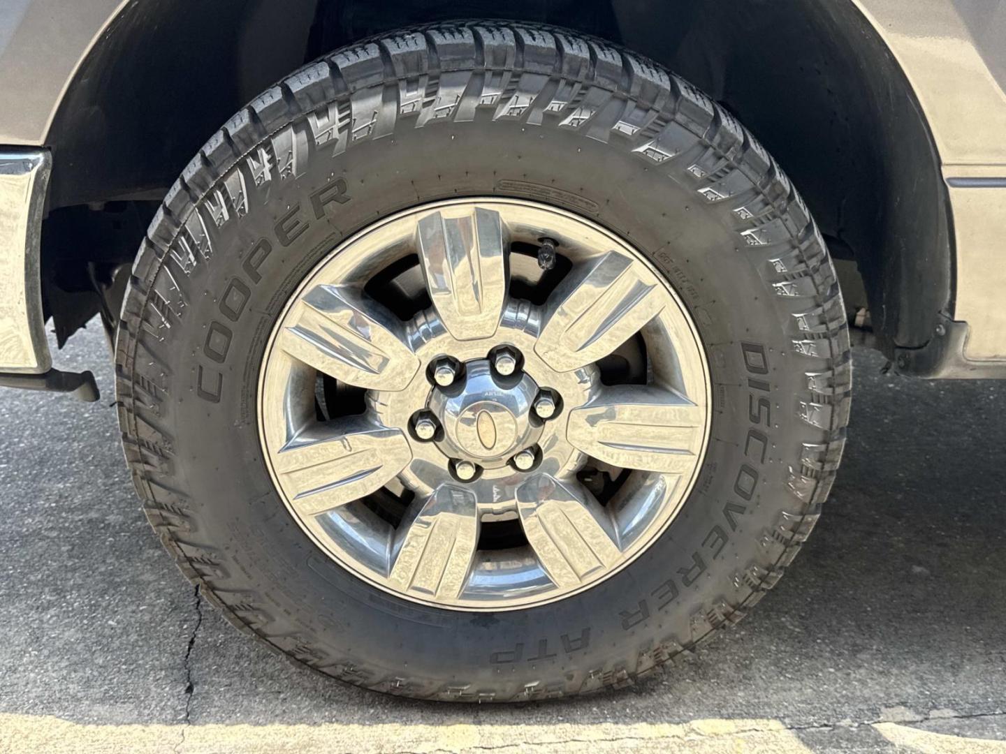 2012 Gray /Steel Gray Ford F-150 2WD SuperCrew 145 XL (1FTEW1CM3CF) , Automatic transmission, located at 6904 Johnston St., Lafayette, LA, 70503, (337) 988-1960, 30.143589, -92.100601- Photo#4