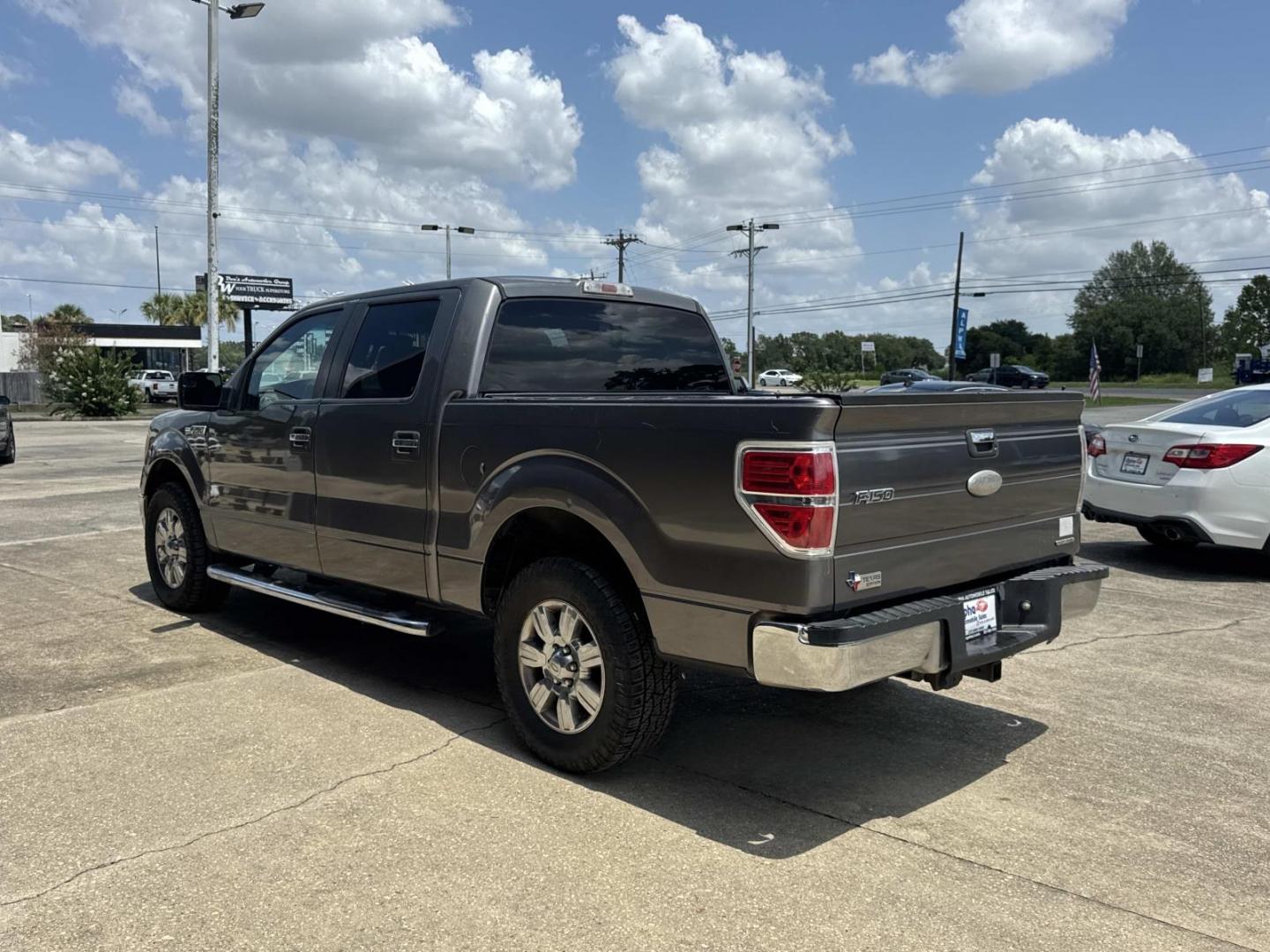2012 Gray /Steel Gray Ford F-150 2WD SuperCrew 145 XL (1FTEW1CM3CF) , Automatic transmission, located at 6904 Johnston St., Lafayette, LA, 70503, (337) 988-1960, 30.143589, -92.100601- Photo#5