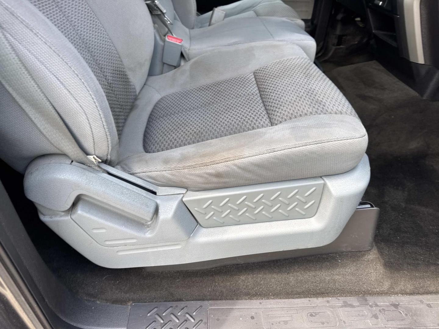 2012 Gray /Steel Gray Ford F-150 2WD SuperCrew 145 XL (1FTEW1CM3CF) , Automatic transmission, located at 6904 Johnston St., Lafayette, LA, 70503, (337) 988-1960, 30.143589, -92.100601- Photo#11