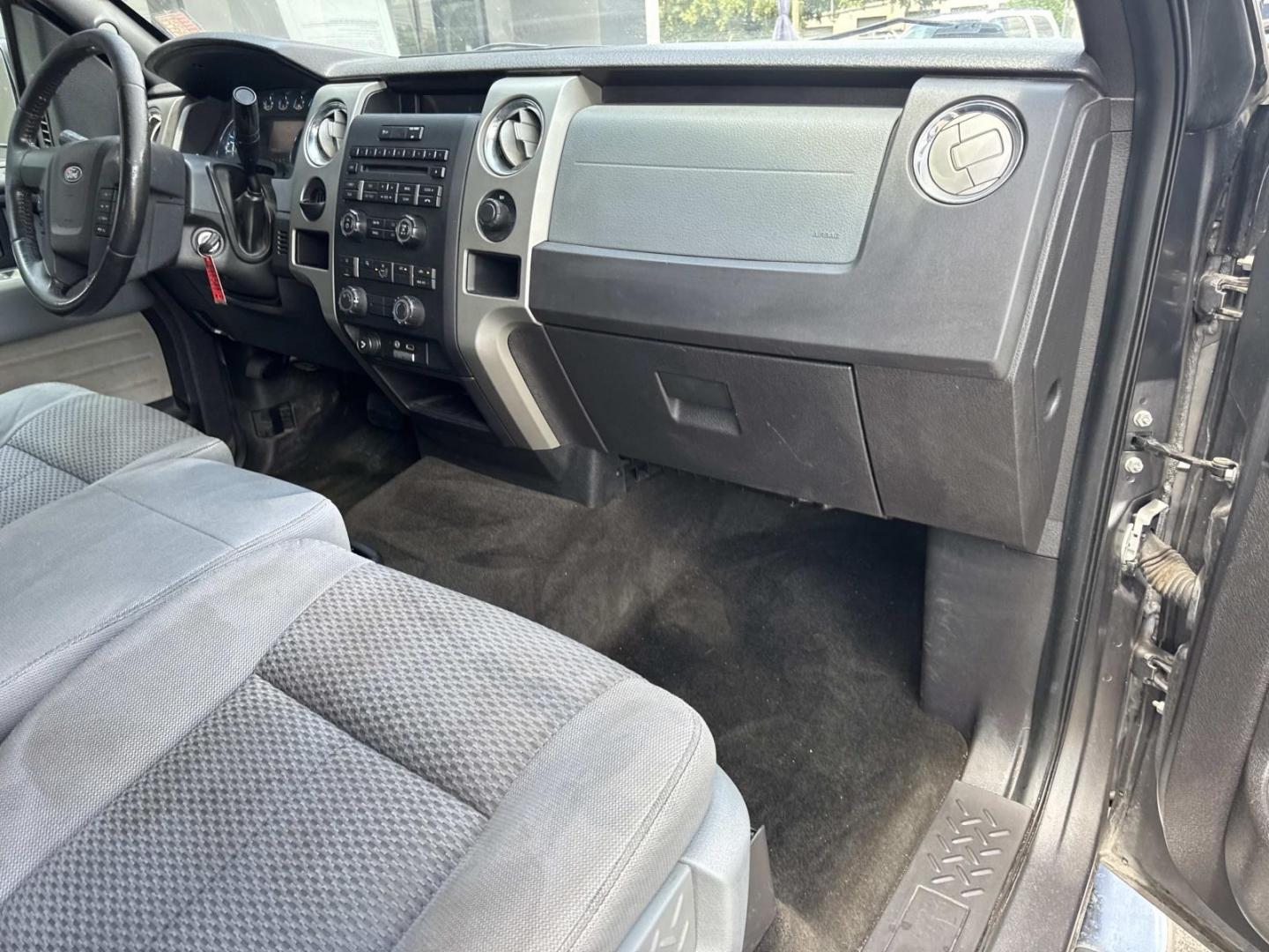 2012 Gray /Steel Gray Ford F-150 2WD SuperCrew 145 XL (1FTEW1CM3CF) , Automatic transmission, located at 6904 Johnston St., Lafayette, LA, 70503, (337) 988-1960, 30.143589, -92.100601- Photo#12