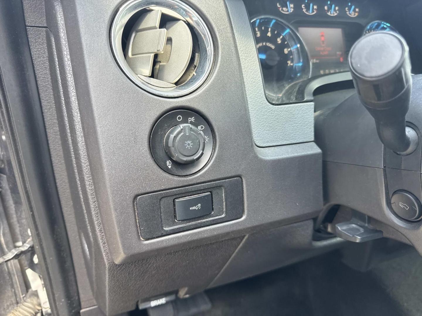 2012 Gray /Steel Gray Ford F-150 2WD SuperCrew 145 XL (1FTEW1CM3CF) , Automatic transmission, located at 6904 Johnston St., Lafayette, LA, 70503, (337) 988-1960, 30.143589, -92.100601- Photo#19