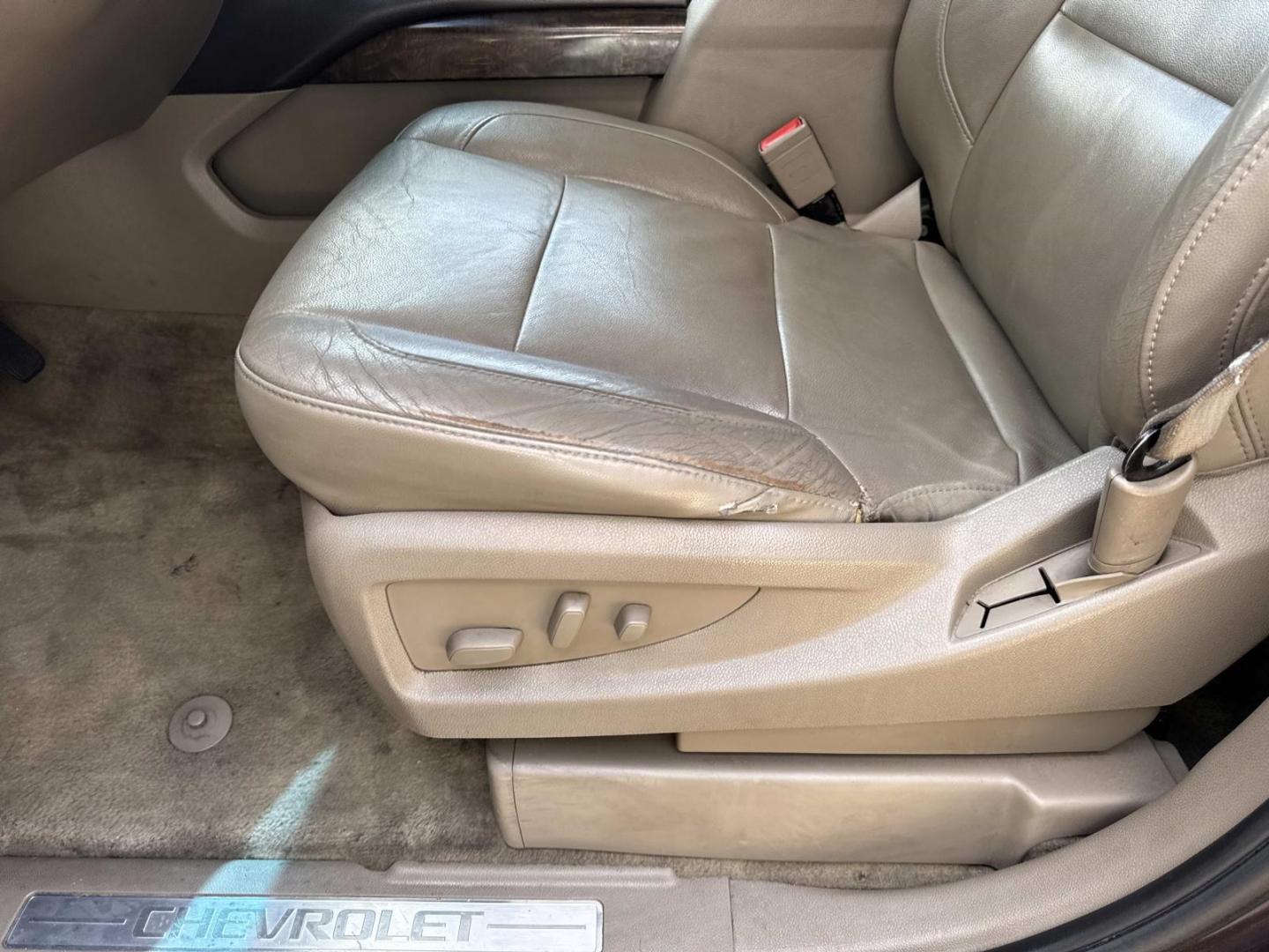 2015 Brown /Tan Chevrolet Tahoe 4WD 4dr LT (1GNSKBKC7FR) , Automatic transmission, located at 6904 Johnston St., Lafayette, LA, 70503, (337) 988-1960, 30.143589, -92.100601- Photo#17