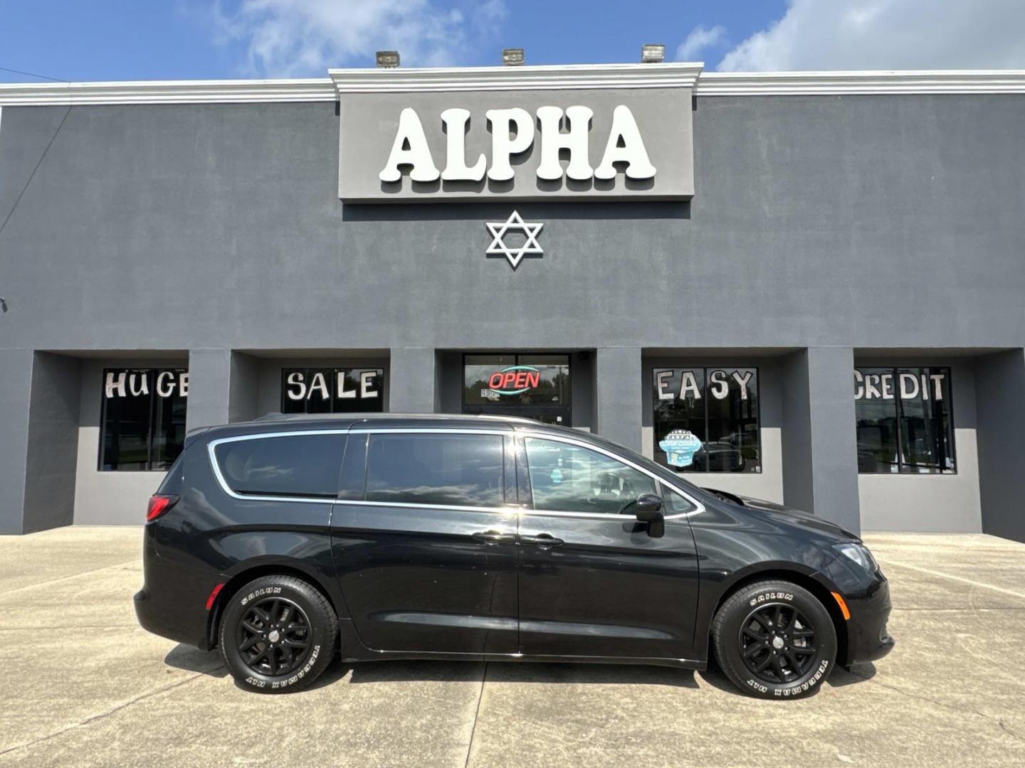2020 Black /Alloy/Black Chrysler Voyager LXI FWD (2C4RC1DG3LR) , Automatic transmission, located at 6904 Johnston St., Lafayette, LA, 70503, (337) 988-1960, 30.143589, -92.100601- Photo#0
